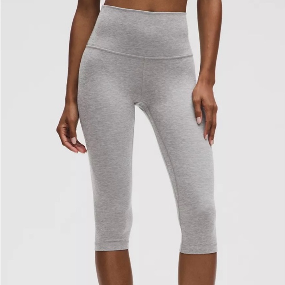 lululemon High-Rise Crop 17” in Olive. Nylon/lycra.